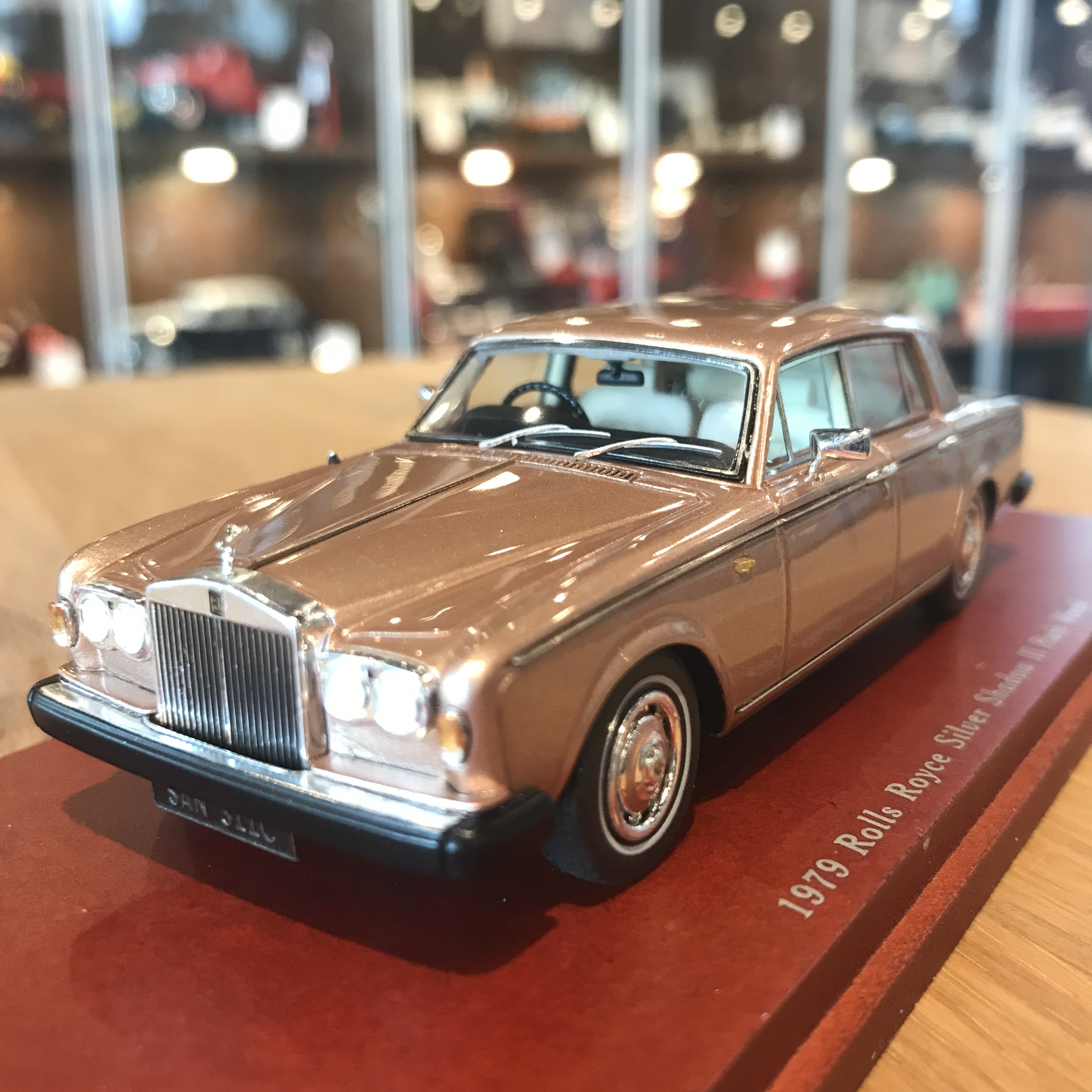 TSM 1:43 1979 Rolls Royce Silver Shadow II Park Ward Champagne 