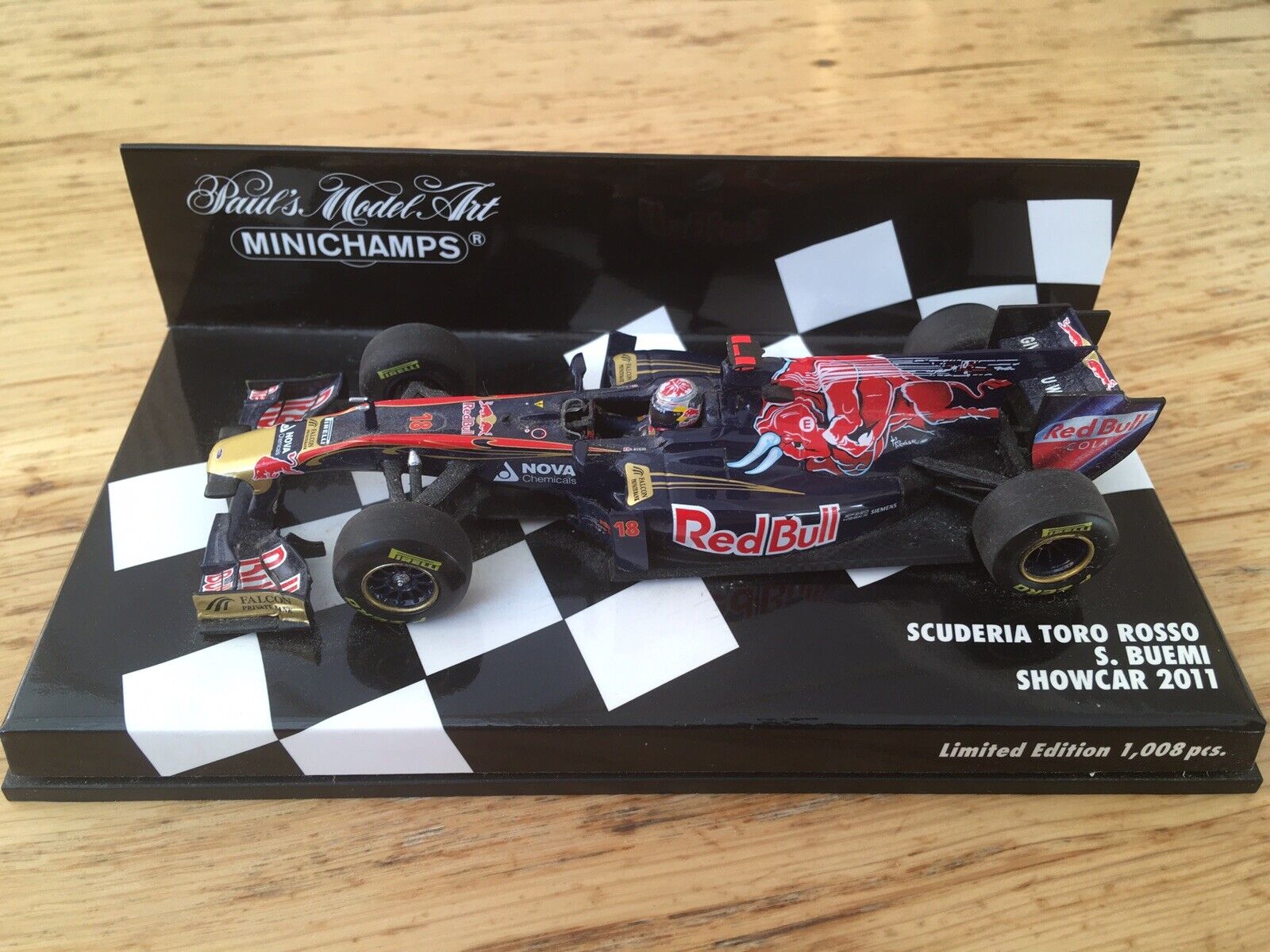 Minichamps 1:43 Scuderia Toro Rosso Sebastian Buemi Showcar #18 F1