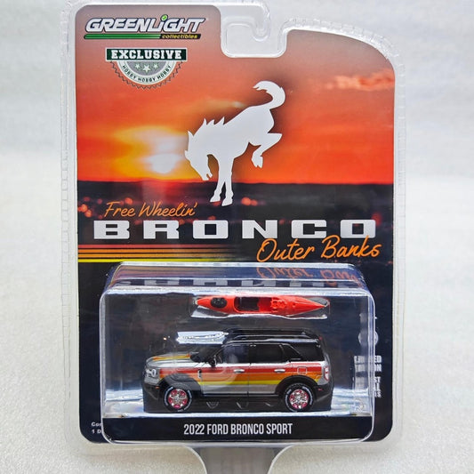 GreenLight 1:64 2022 Ford Bronco Sport Outer Banks - Free Wheelin Bronco Sport with Rooftop Kayak (Hobby Exclusive) 30417