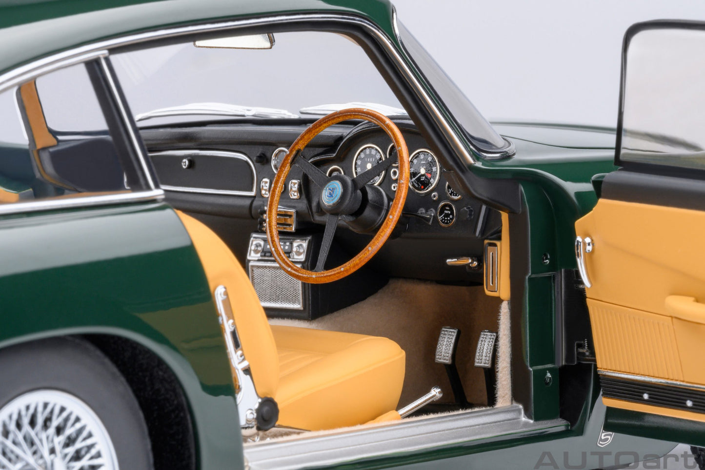 AUTOart 1:18 Aston Martin DB5 (British Racing Green) 70286