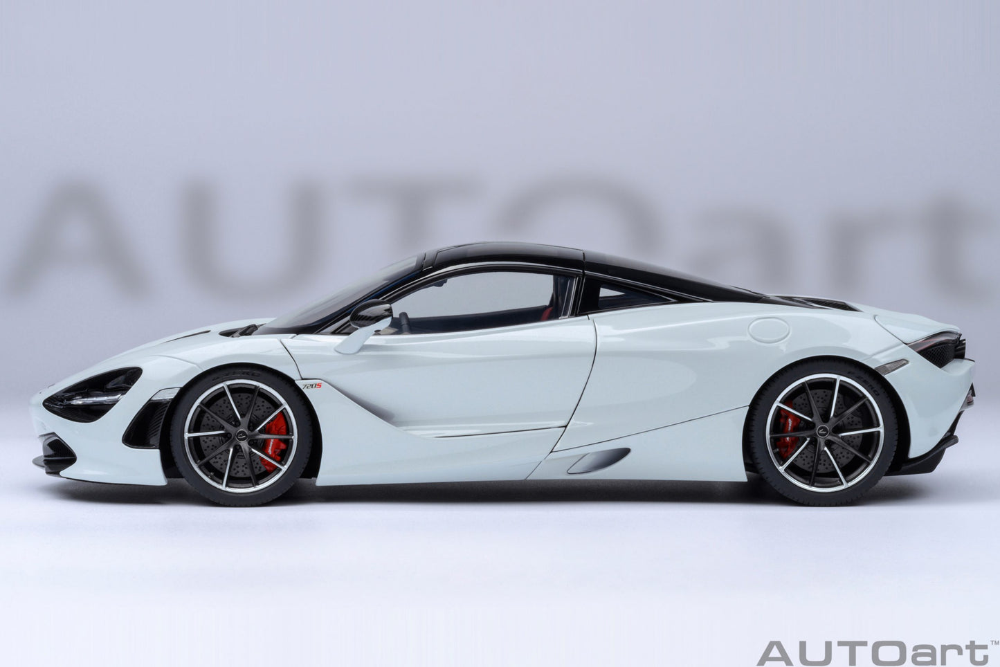 AUTOart 1:18 McLaren 720S (Silica White) 76069