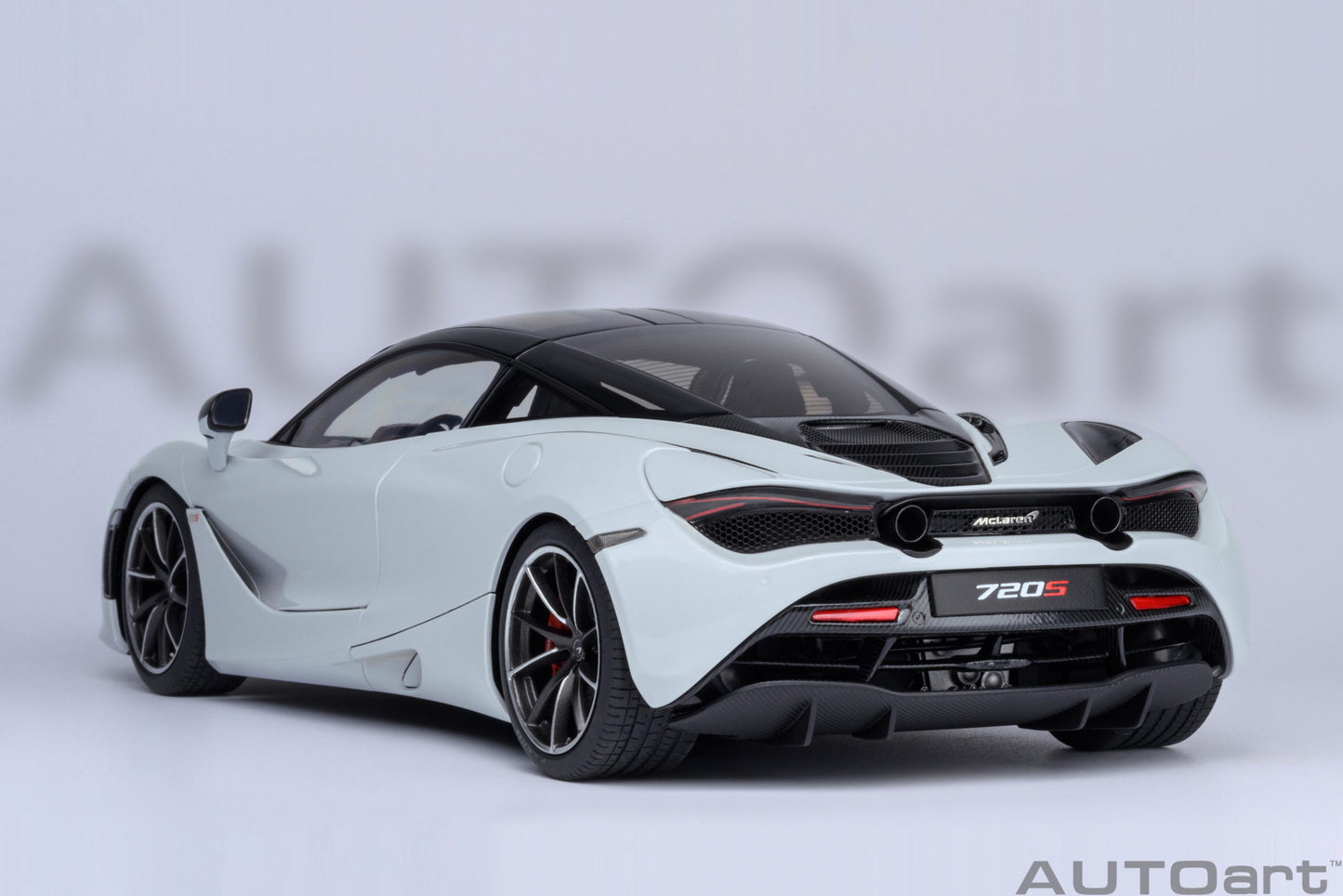 AUTOart 1:18 McLaren 720S (Silica White) 76069