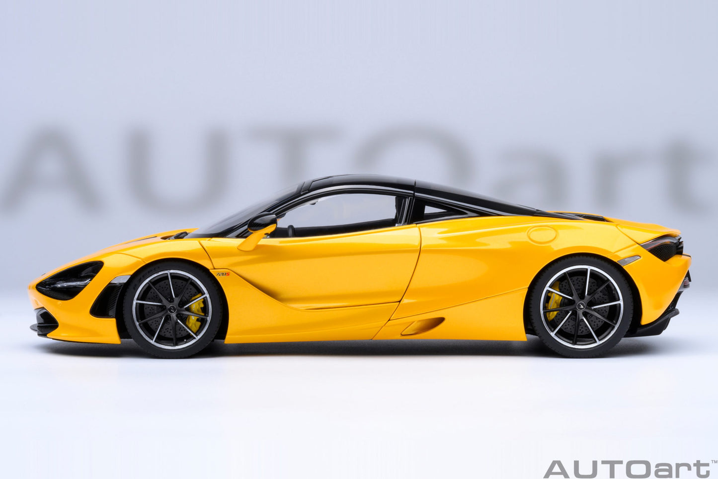 AUTOart 1:18 McLaren 720S (Volcano Yellow) 76070