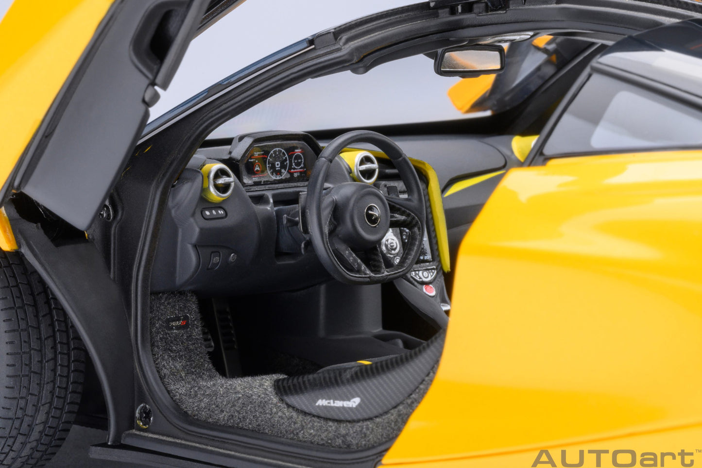 AUTOart 1:18 McLaren 720S (Volcano Yellow) 76070