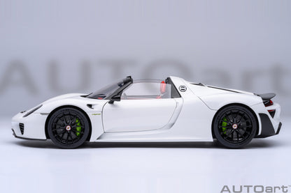 AUTOart 1:18 Porsche 918 Spyder Weissach Package (White with Red interior) 77920