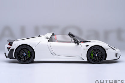 AUTOart 1:18 Porsche 918 Spyder Weissach Package (White with Red interior) 77920