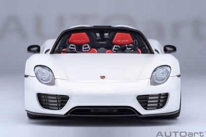 AUTOart 1:18 Porsche 918 Spyder Weissach Package (White with Red interior) 77920