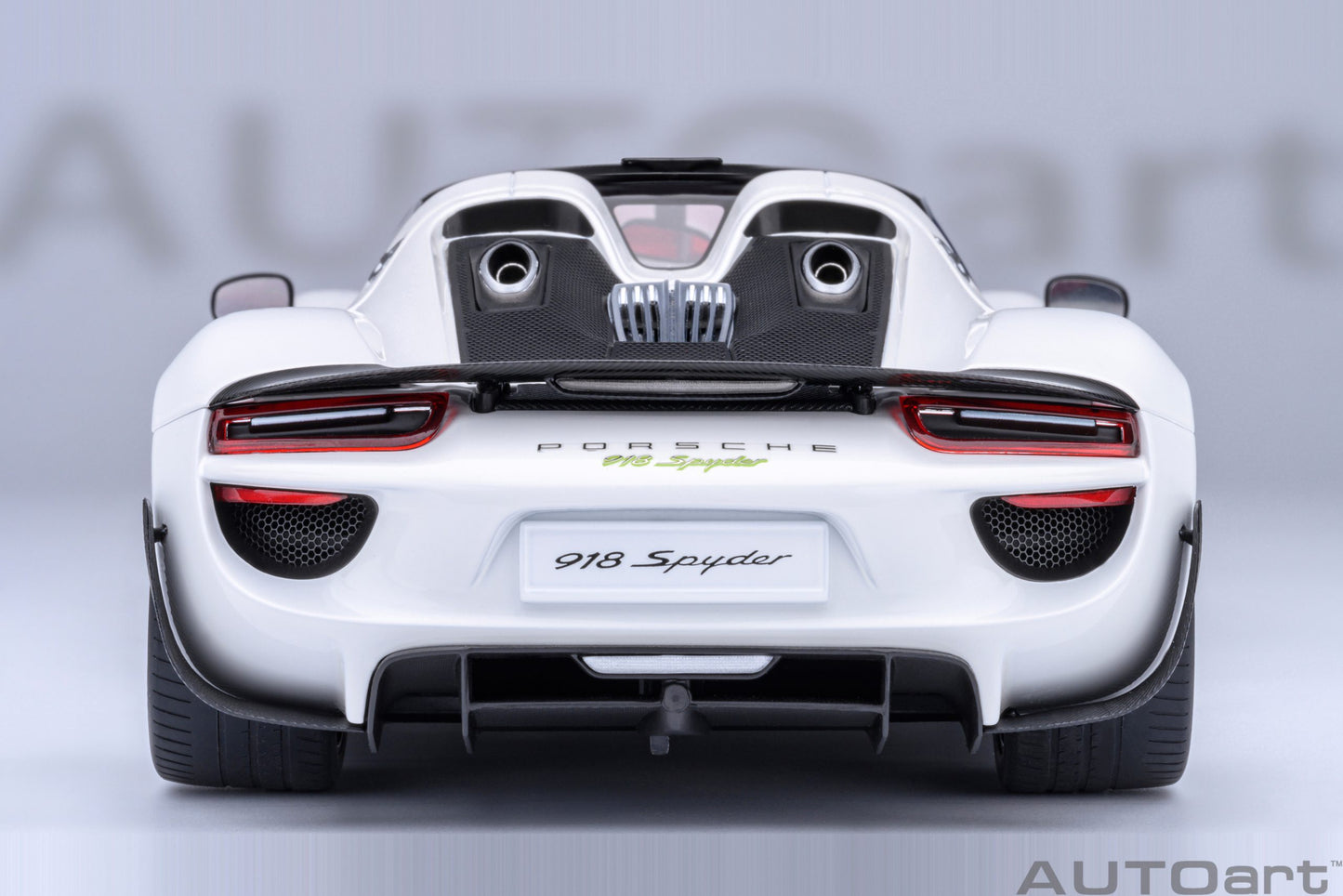 AUTOart 1:18 Porsche 918 Spyder Weissach Package (White with Red interior) 77920