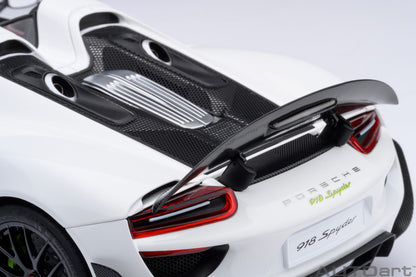 AUTOart 1:18 Porsche 918 Spyder Weissach Package (White with Red interior) 77920