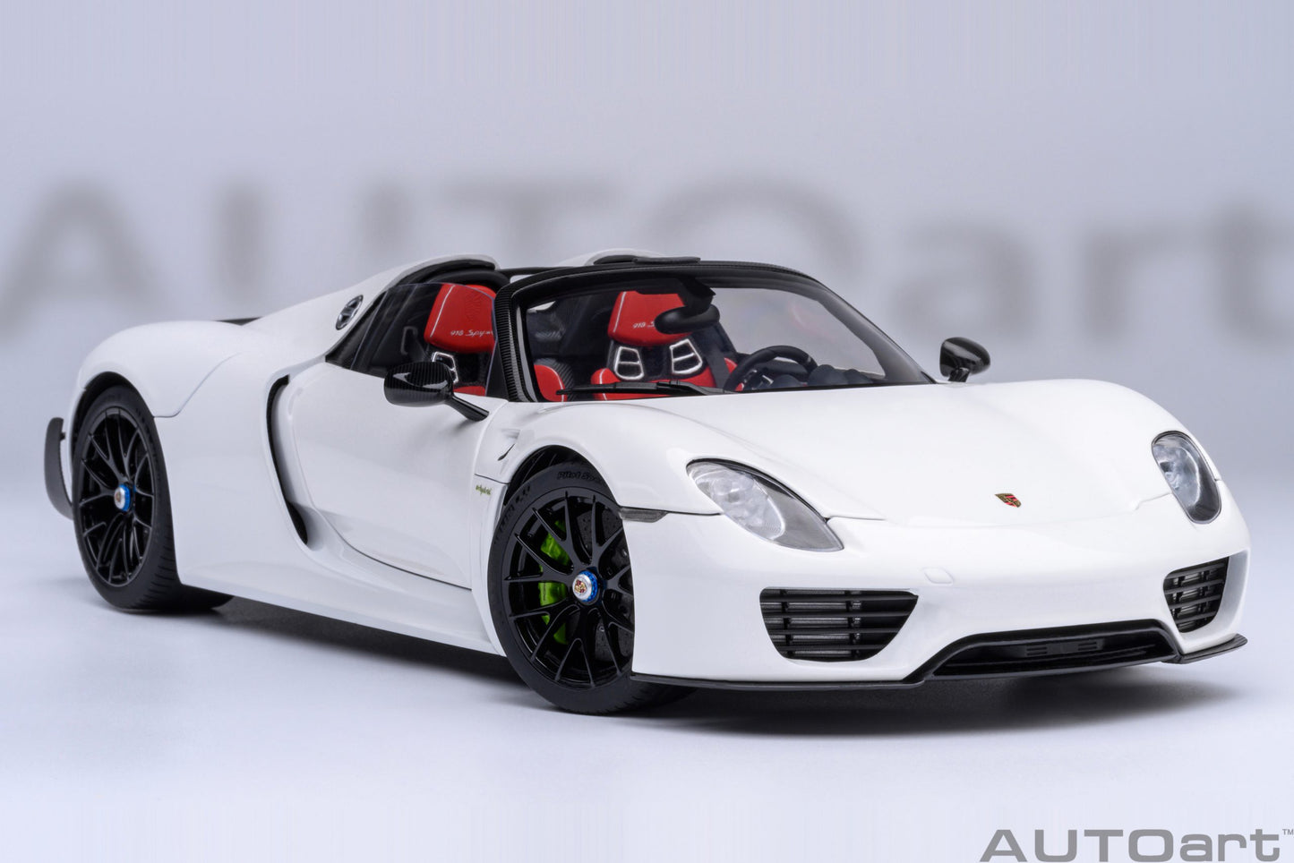 AUTOart 1:18 Porsche 918 Spyder Weissach Package (White with Red interior) 77920