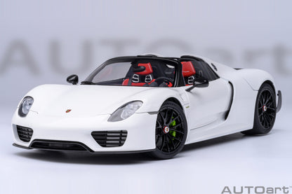 AUTOart 1:18 Porsche 918 Spyder Weissach Package (White with Red interior) 77920