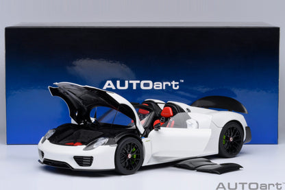 AUTOart 1:18 Porsche 918 Spyder Weissach Package (White with Red interior) 77920