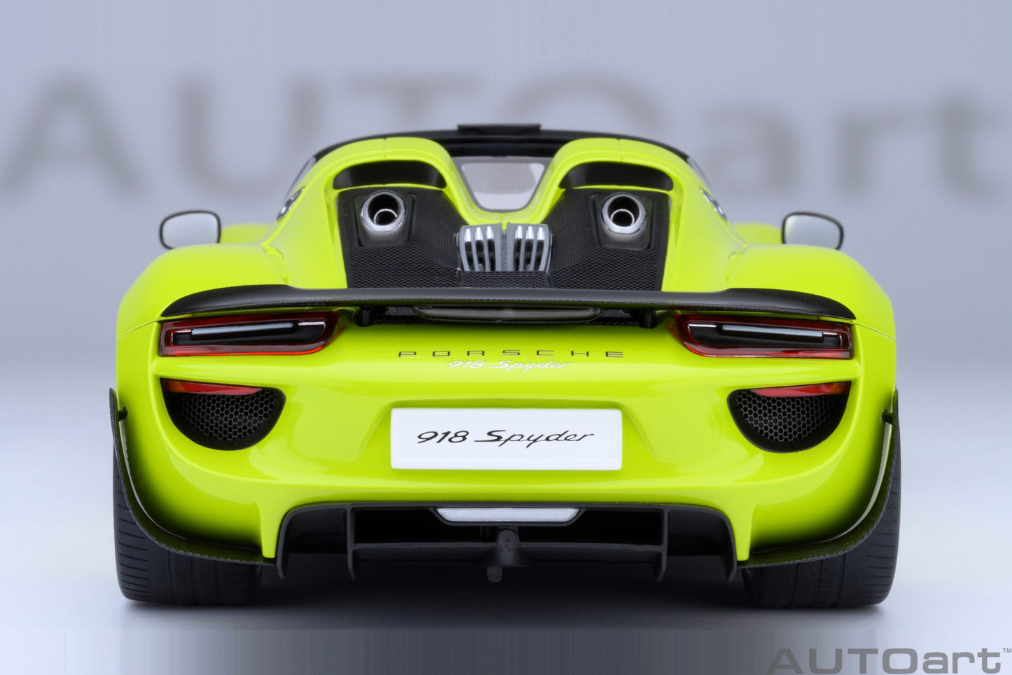 AUTOart 1:18 Porsche 918 Spyder Weissach Package (Acid Green) 77921