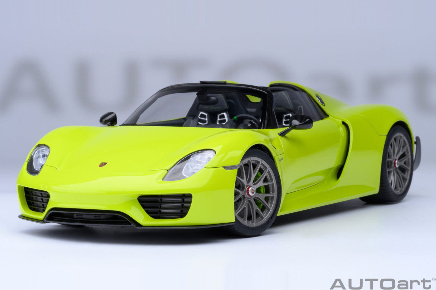 AUTOart 1:18 Porsche 918 Spyder Weissach Package (Acid Green) 77921