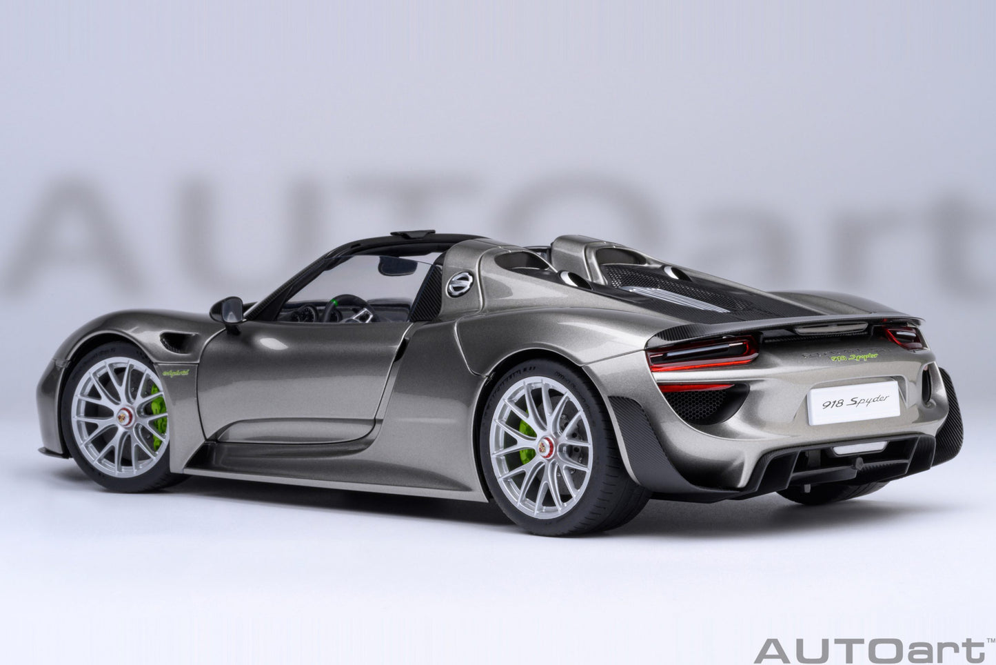 AUTOart 1:18 Porsche 918 Spyder Weissach Package (Liquid Metal Silver) 77922