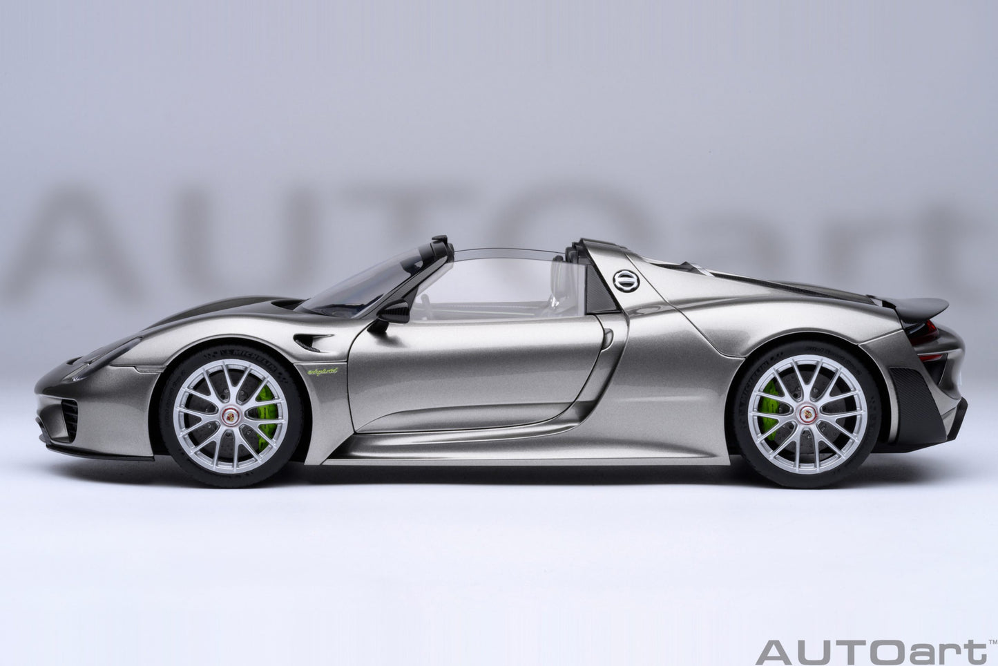 AUTOart 1:18 Porsche 918 Spyder Weissach Package (Liquid Metal Silver) 77922