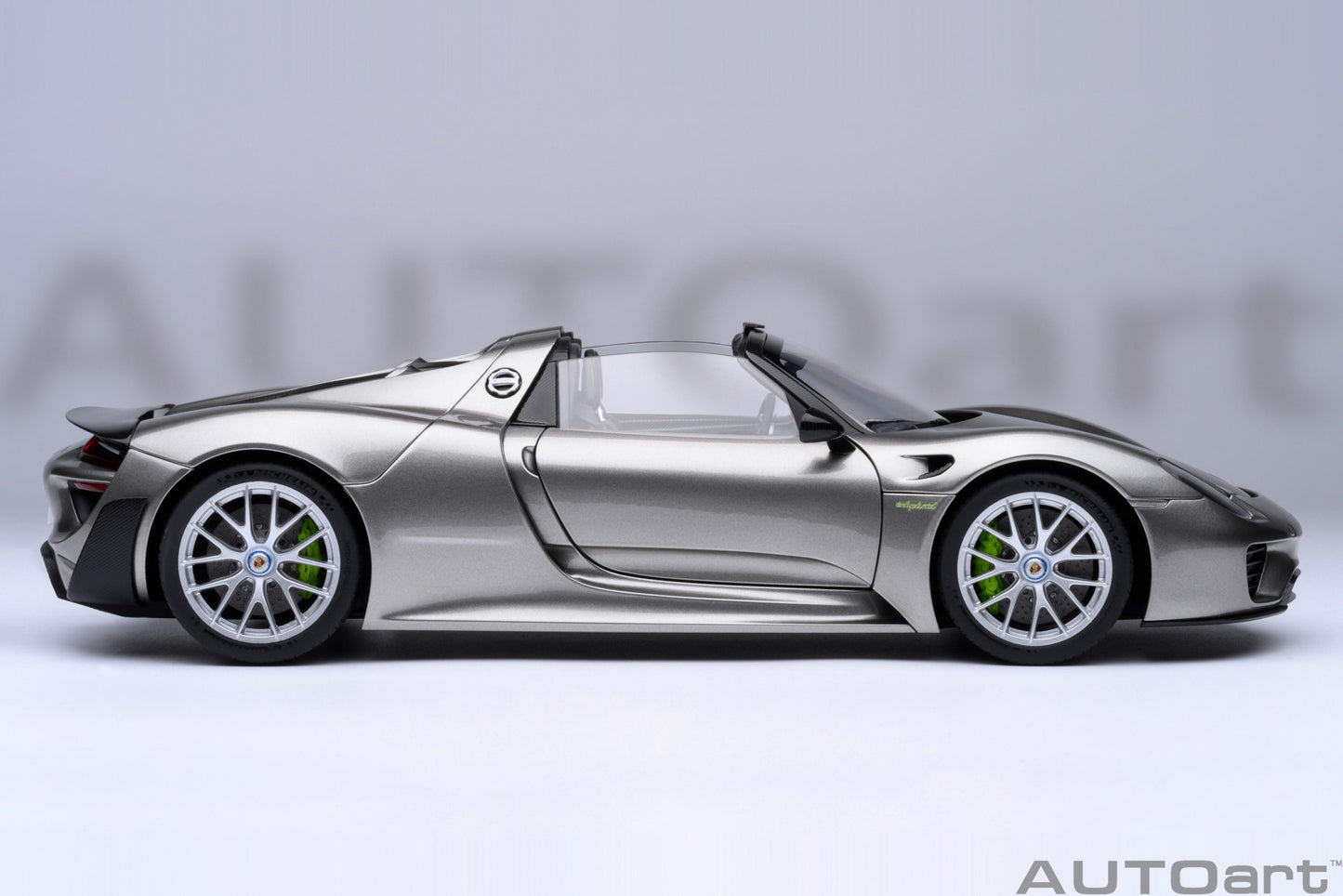 AUTOart 1:18 Porsche 918 Spyder Weissach Package (Liquid Metal Silver) 77922