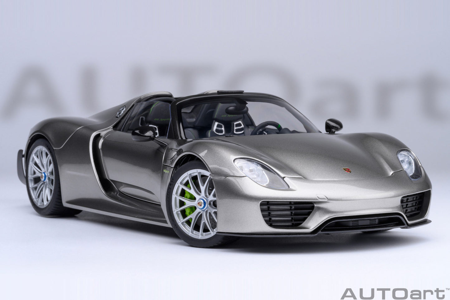 AUTOart 1:18 Porsche 918 Spyder Weissach Package (Liquid Metal Silver) 77922