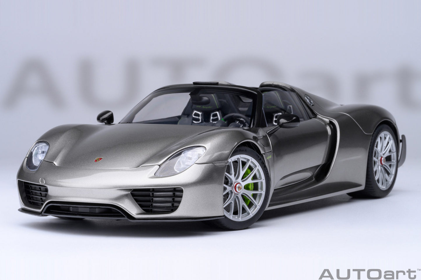 AUTOart 1:18 Porsche 918 Spyder Weissach Package (Liquid Metal Silver) 77922