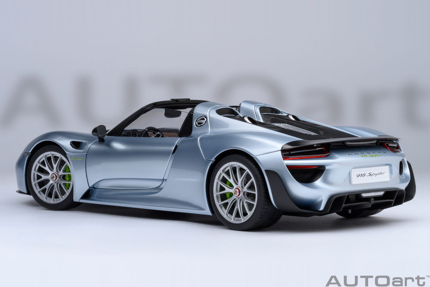 AUTOart 1:18 Porsche 918 Spyder Weissach Package (Liquid Metal Chrome Blue) 77923