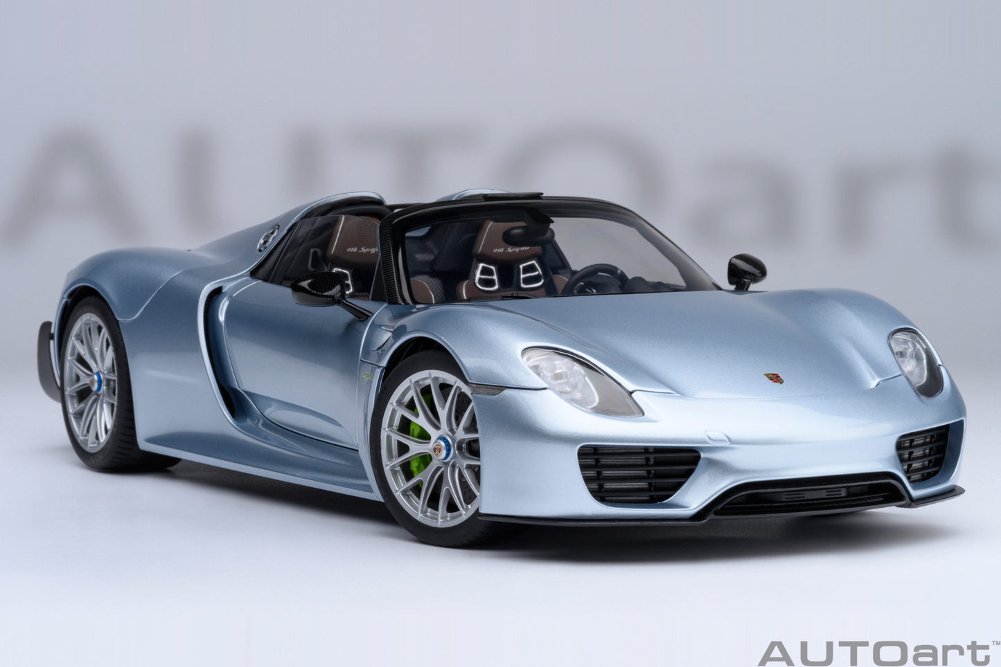 AUTOart 1:18 Porsche 918 Spyder Weissach Package (Liquid Metal Chrome Blue) 77923