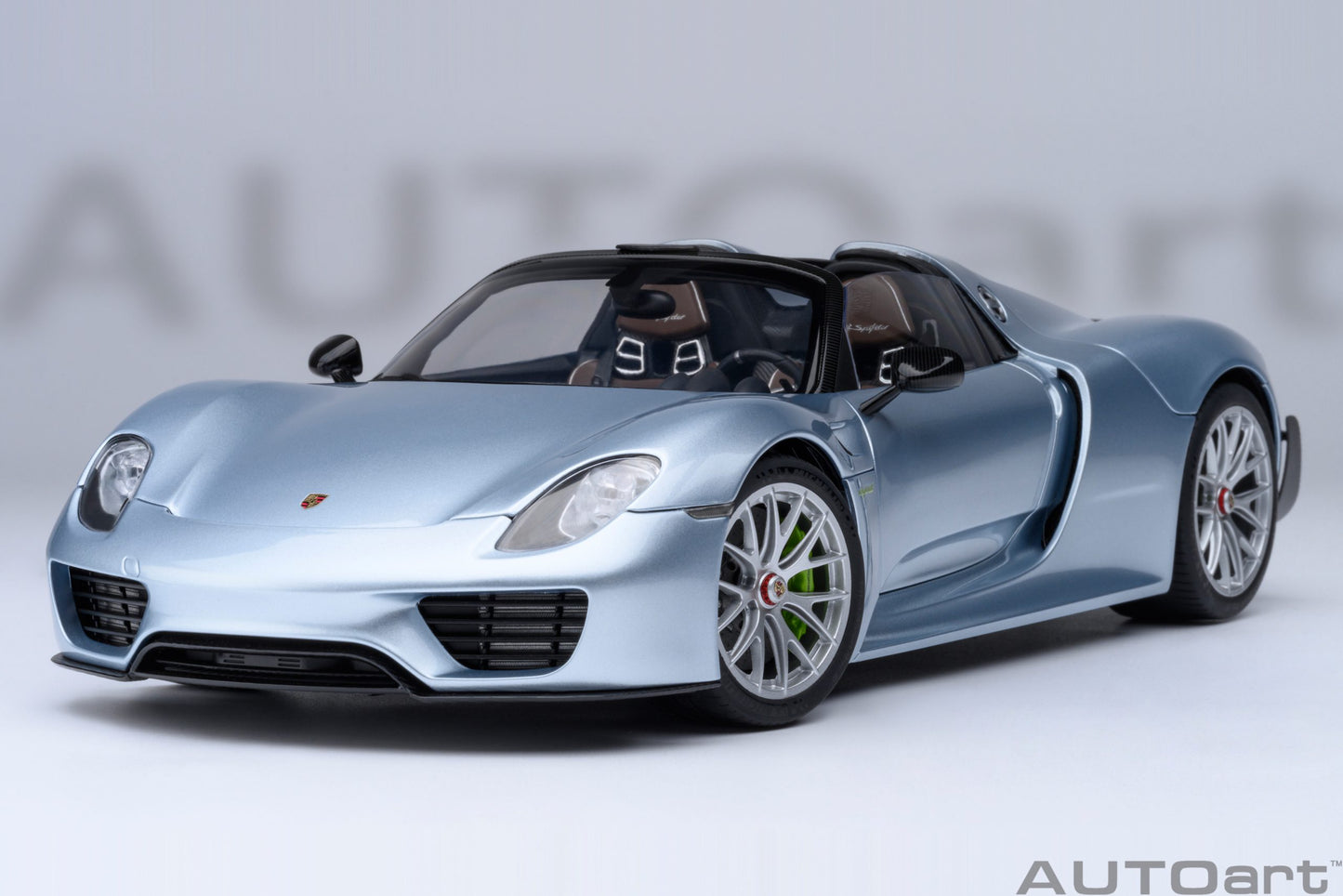 AUTOart 1:18 Porsche 918 Spyder Weissach Package (Liquid Metal Chrome Blue) 77923