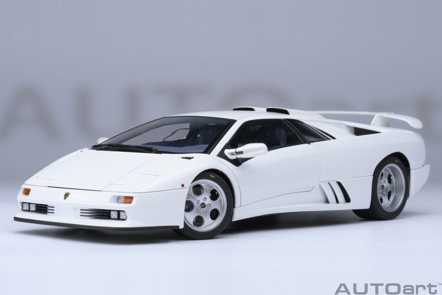 AUTOart 1:18 Lamborghini Diablo SE JOTA (Impact White) 79145