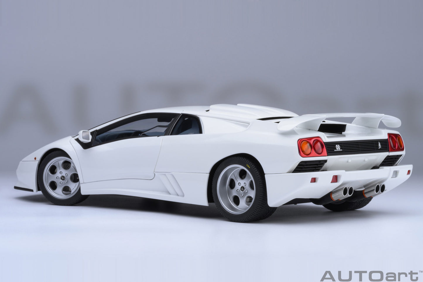 AUTOart 1:18 Lamborghini Diablo SE JOTA (Impact White) 79145