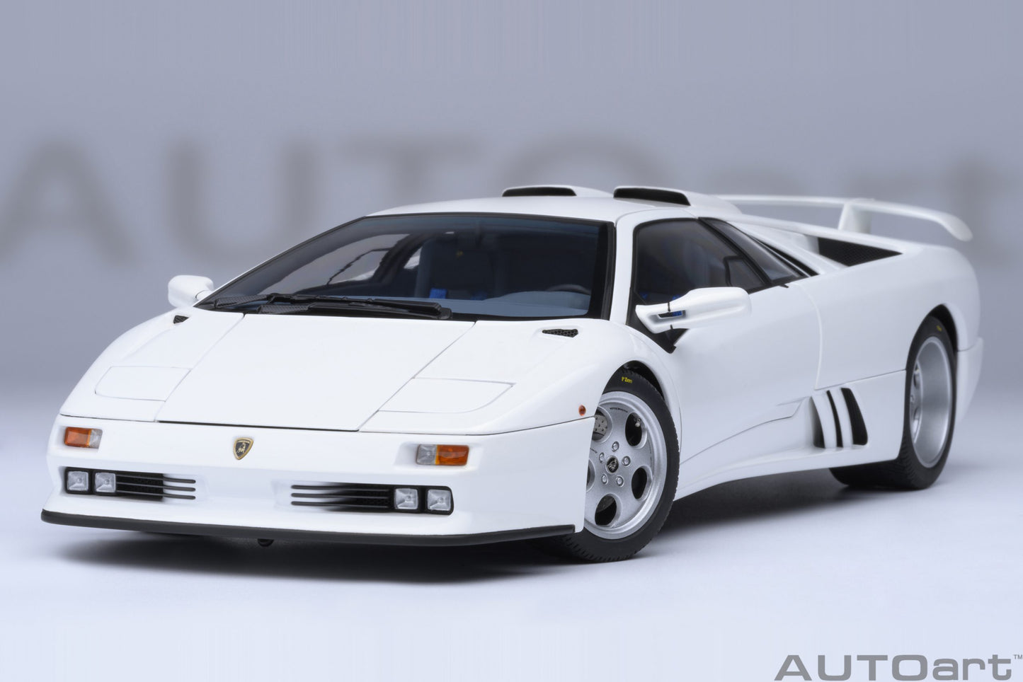 AUTOart 1:18 Lamborghini Diablo SE JOTA (Impact White) 79145