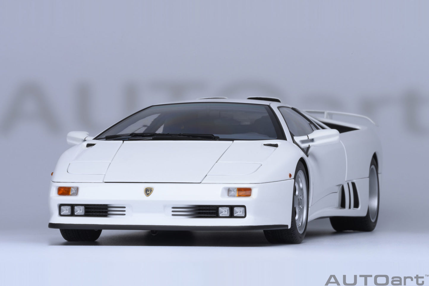 AUTOart 1:18 Lamborghini Diablo SE JOTA (Impact White) 79145