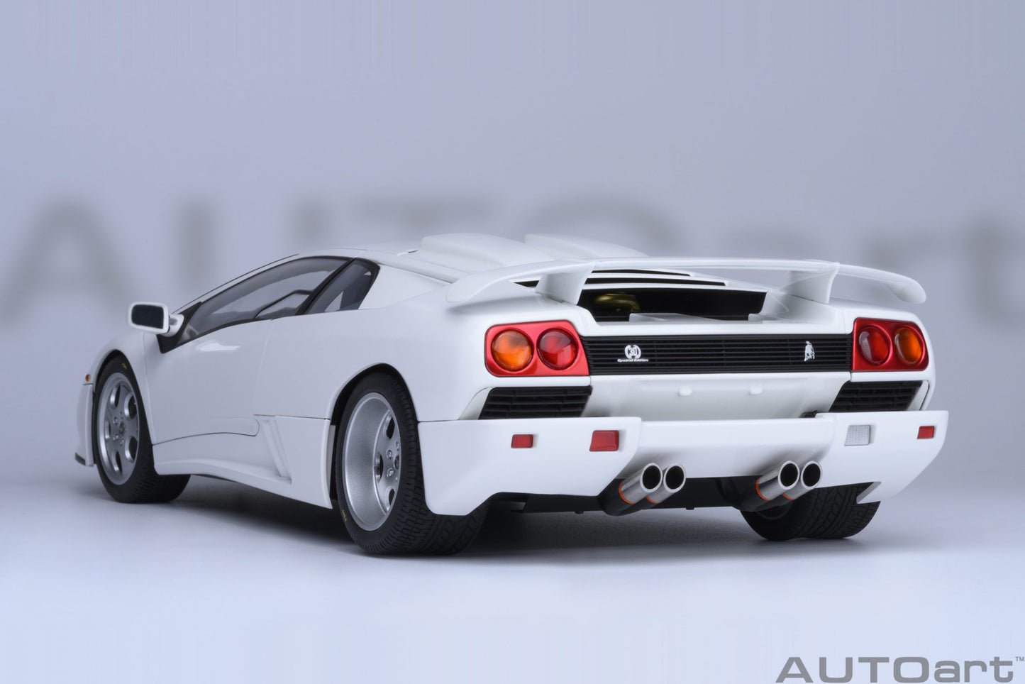 AUTOart 1:18 Lamborghini Diablo SE JOTA (Impact White) 79145