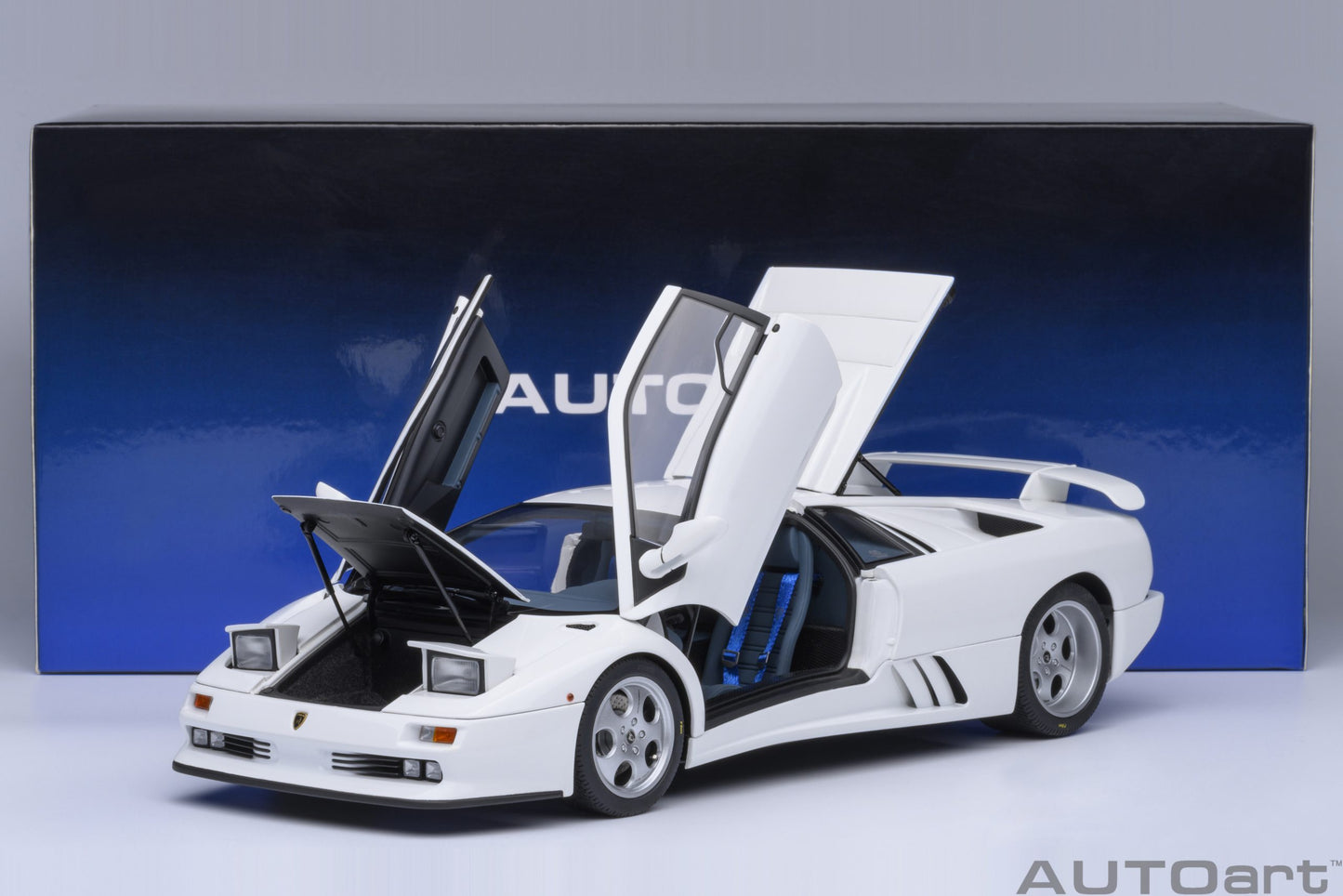 AUTOart 1:18 Lamborghini Diablo SE JOTA (Impact White) 79145