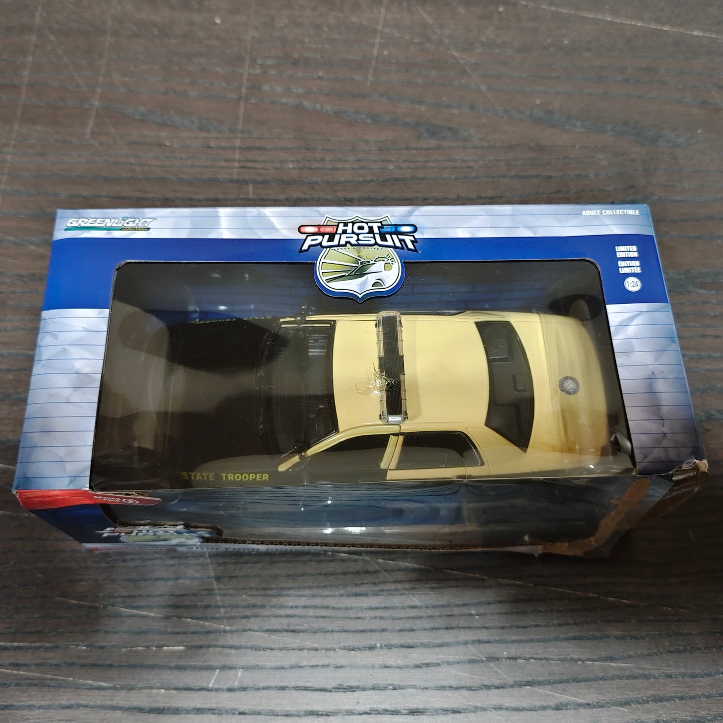 GreenLight 1:24 Hot Pursuit - 2010 Ford Crown Victoria Police Interceptor - Florida Highway Patrol 85583 (Damaged packaging / Clearance Final Sale)