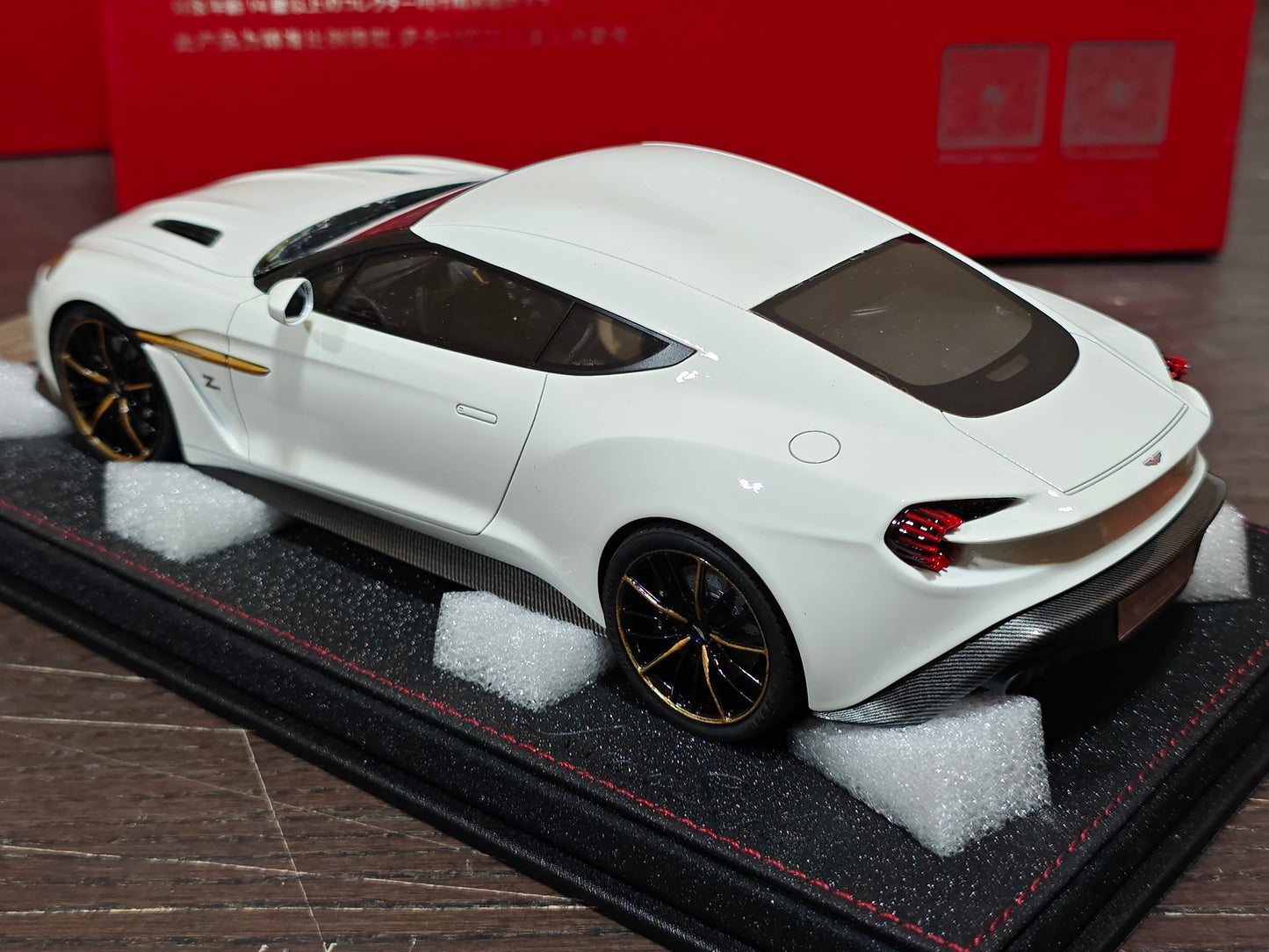 Frontiart AvanStyle 1:18 Aston Martin Zagato White AS020-104 (Defective / Clearance Final Sale)