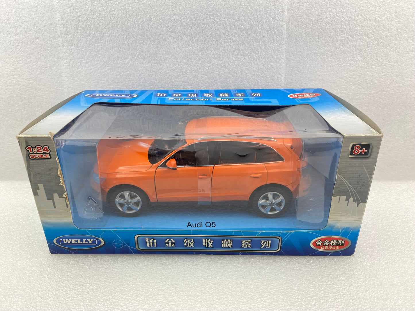 Welly 1:24 Audi Q5 Orange 22518W (Clearance Final Sale)