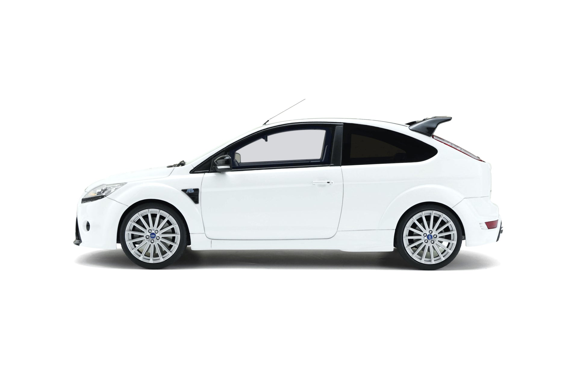 OTTO 1:18 2009 Ford Focus Mk2 RS Ultimate White OT977