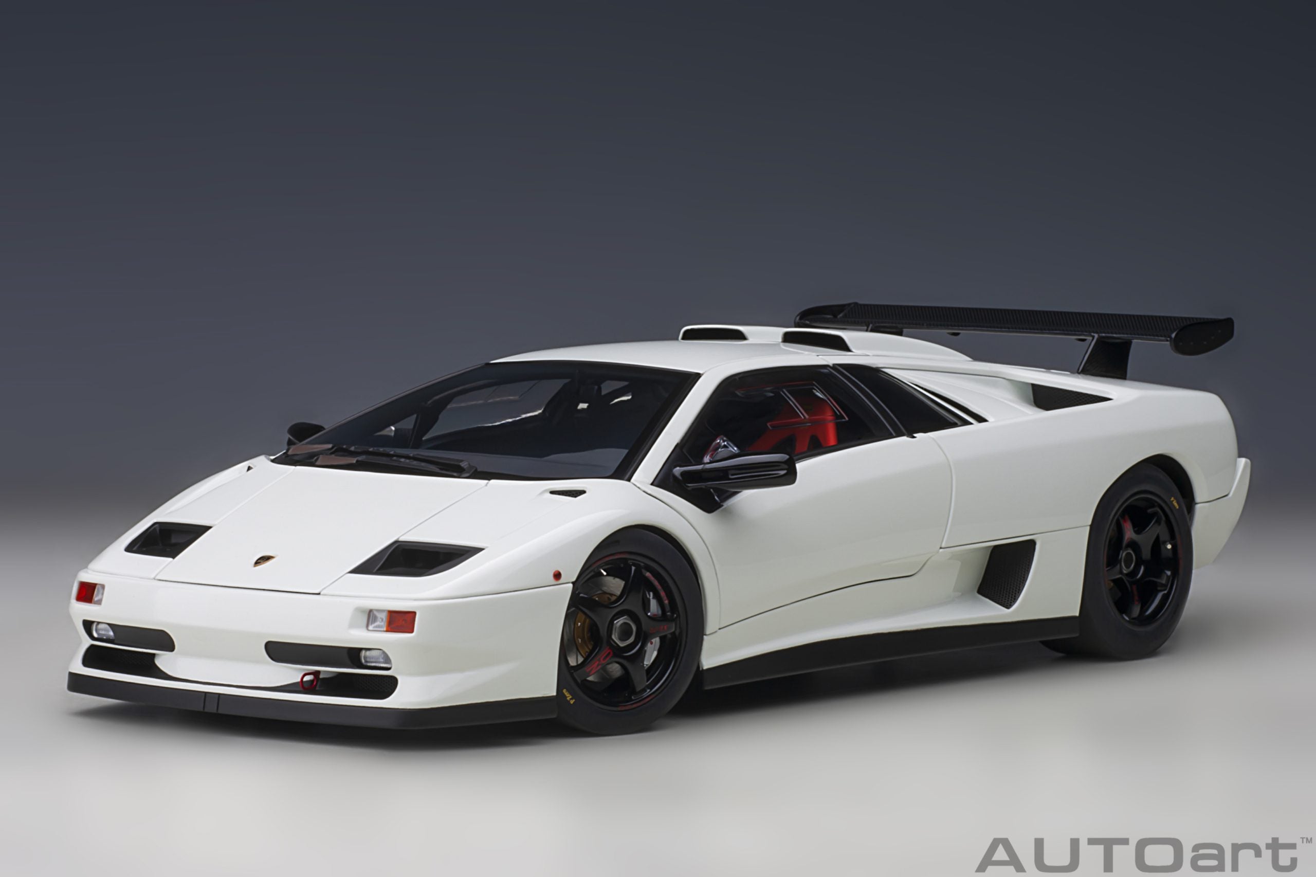 AUTOart 1:18 Lamborghini Diablo SV-R (Impact White) 79149