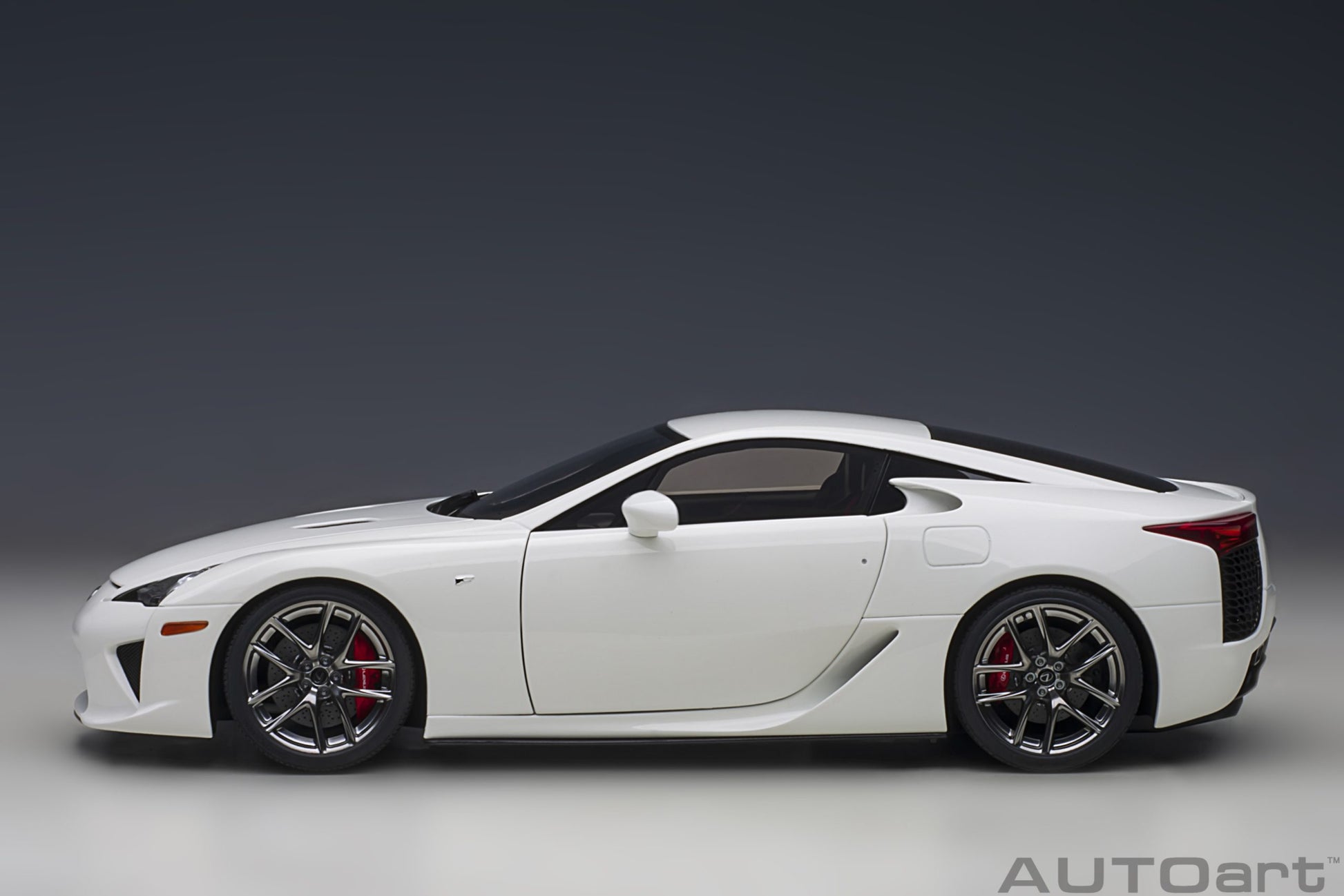 AUTOart 1:18 Lexus LFA (Whitest White) 78850