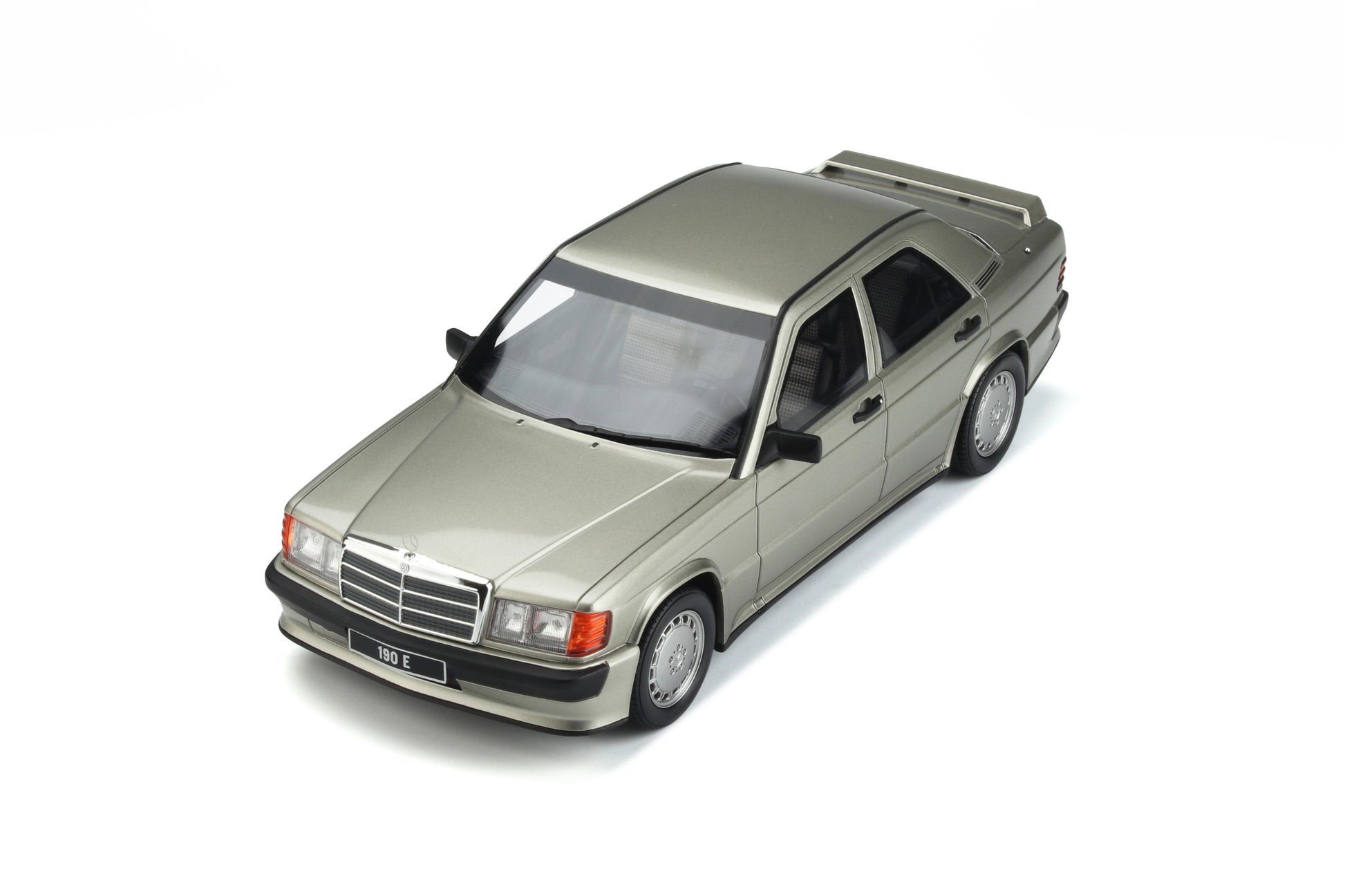 OTTO 1:18 1988 Mercedes-Benz W201 190E 2.5 16S Smoke Silver Metallic OT927