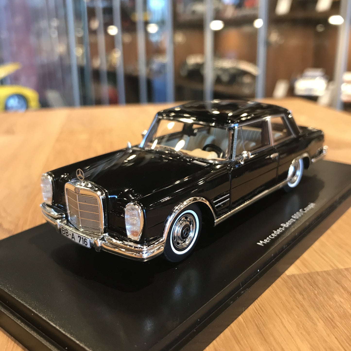 Schuco 1:43 Mercedes-Benz 600 W100 Coupe Black 450885700