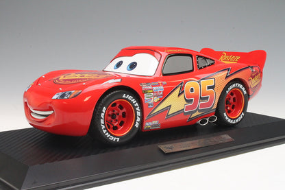 Schuco 1:18 Disney Lightning McQueen Movie Car With Showcase 450036000