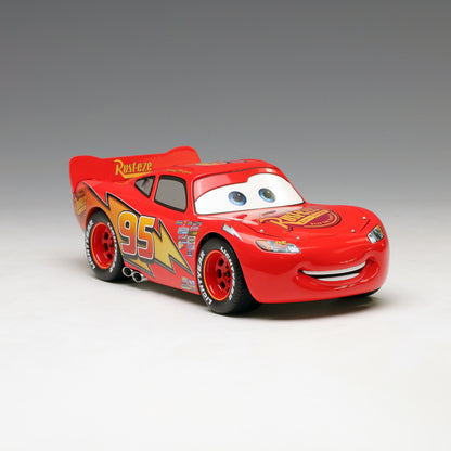 Schuco 1:18 Disney Lightning McQueen Movie Car With Showcase 450036000