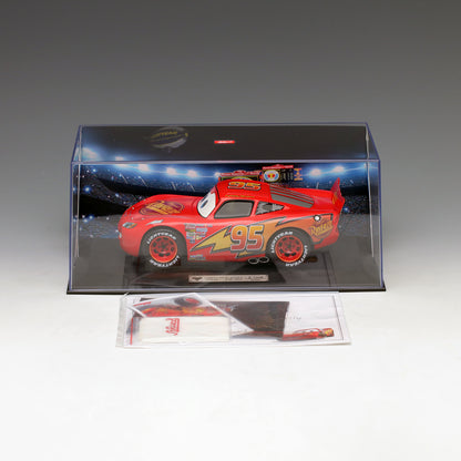 Schuco 1:18 Disney Lightning McQueen Movie Car With Showcase 450036000