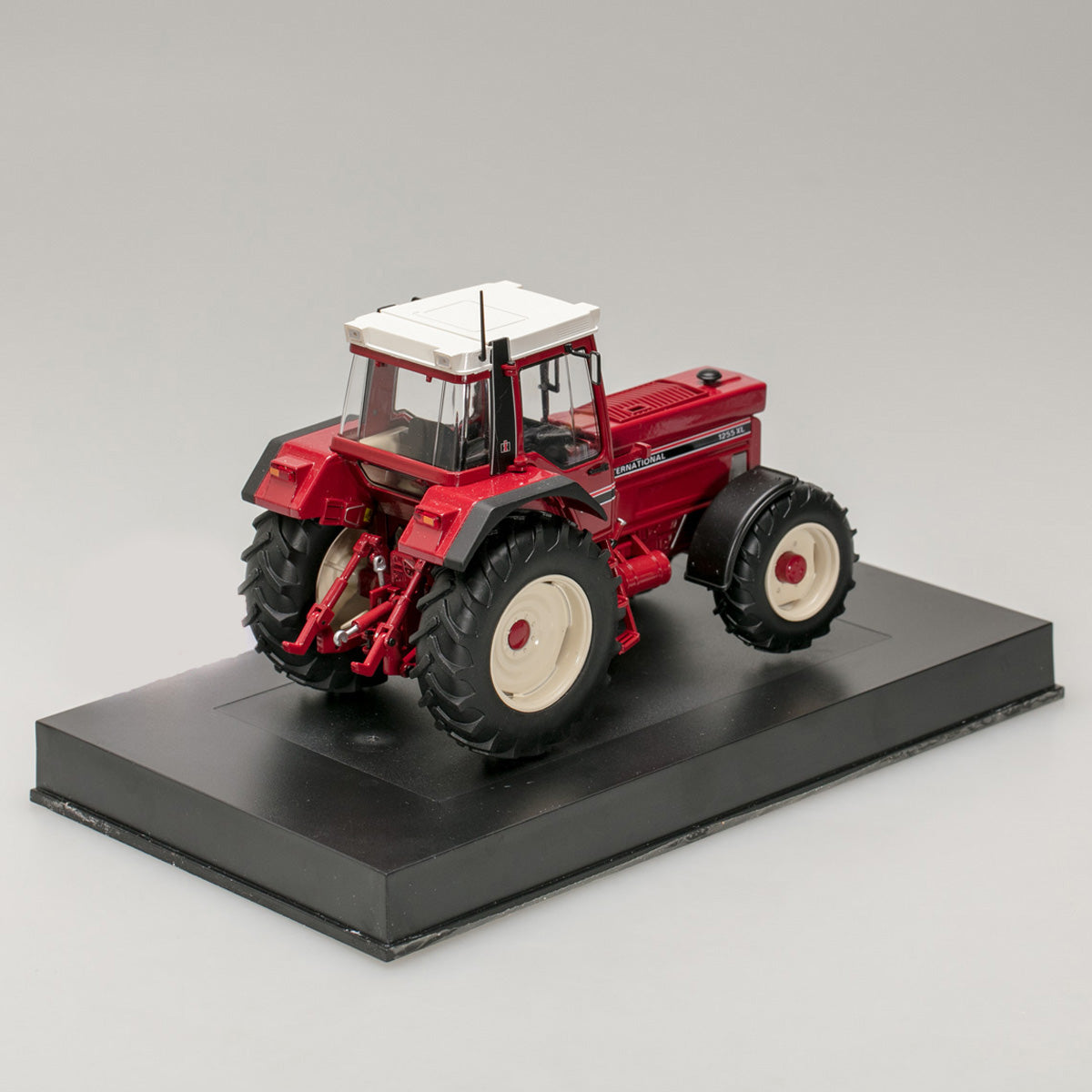 Schuco 1:32 IHC 1255XL Tractor red 450781000
