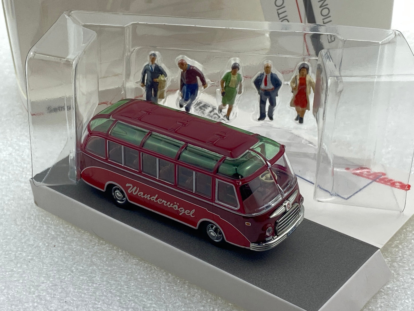 Schuco 1:87 Setra S6 Bus Wandervogel with Figures 452669200