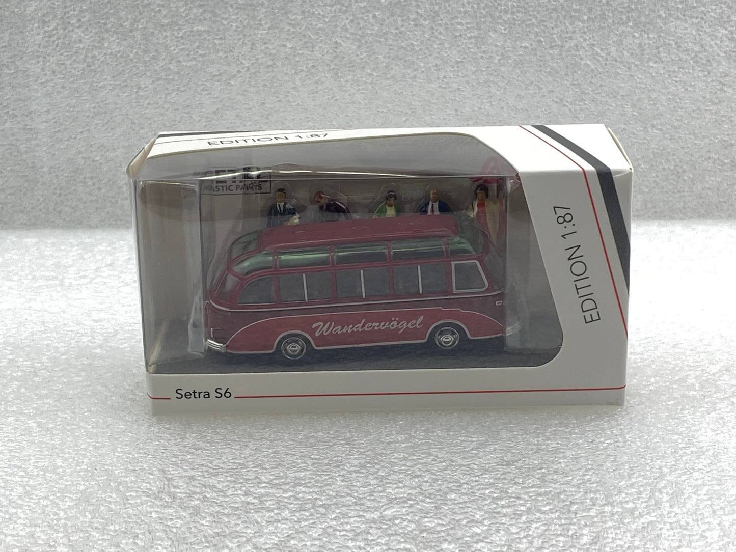 Schuco 1:87 Setra S6 Bus Wandervogel with Figures 452669200