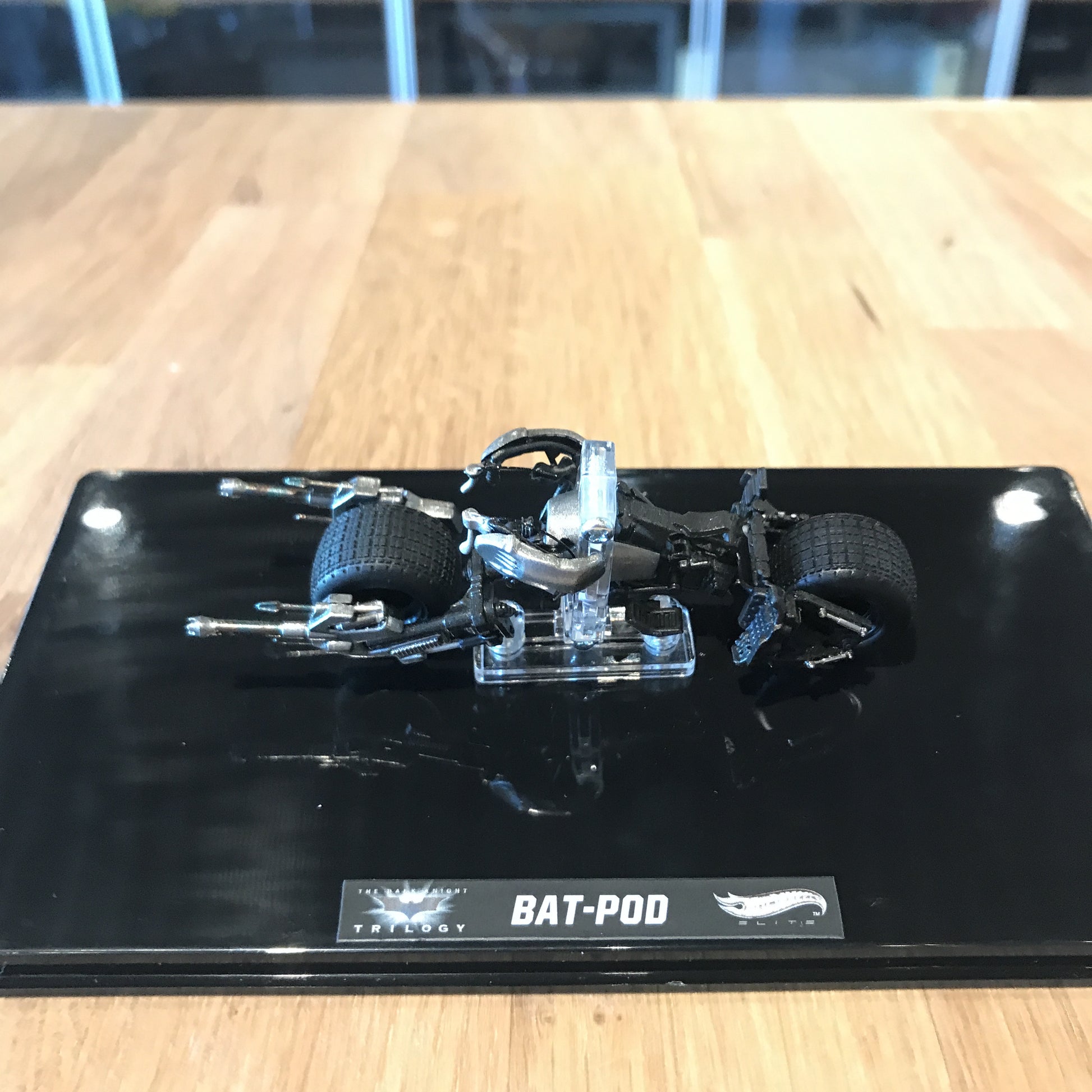 特別価格Bat Pod The Dark Knight Batman Movie 1/43 by Hotwheels