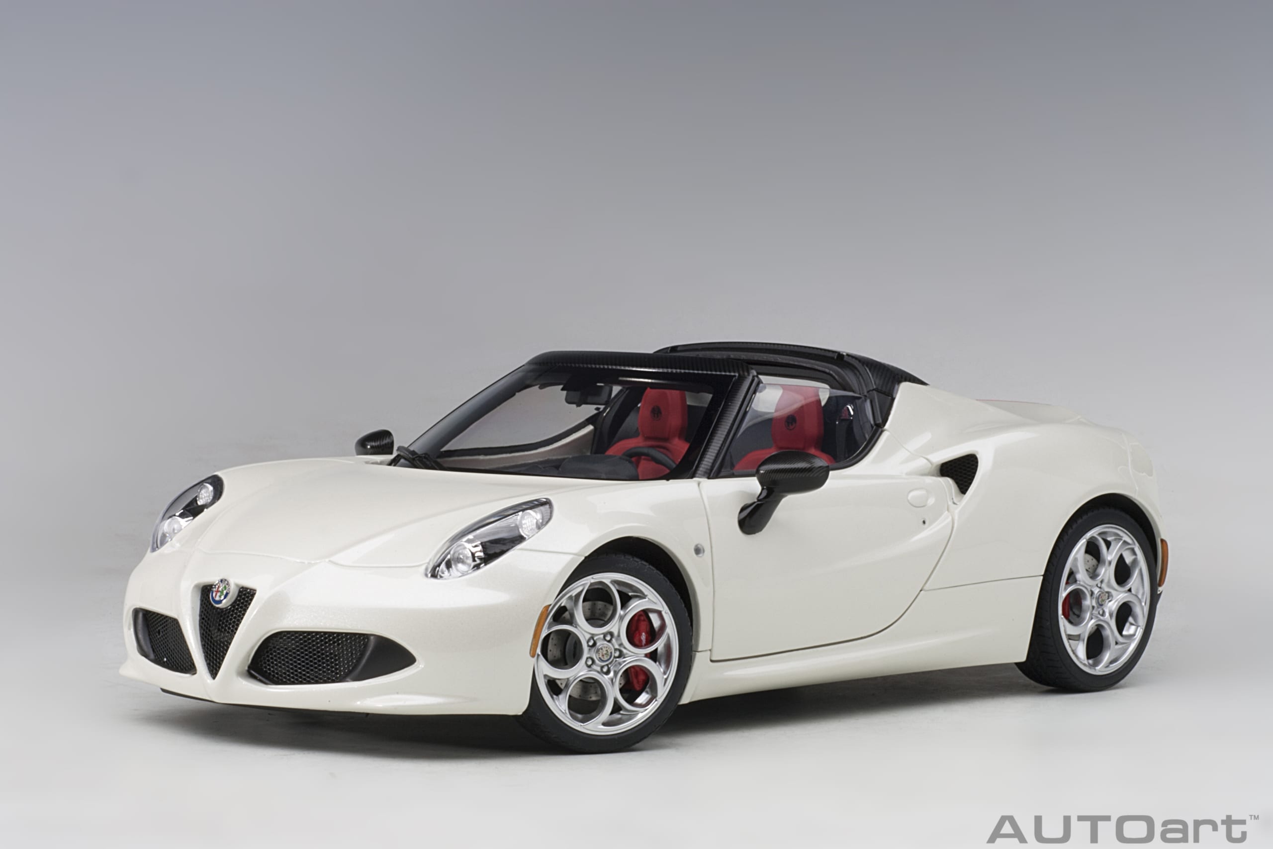 AUTOart 1:18 Alfa Romeo 4C Spider White 70141 – YomaCarModel