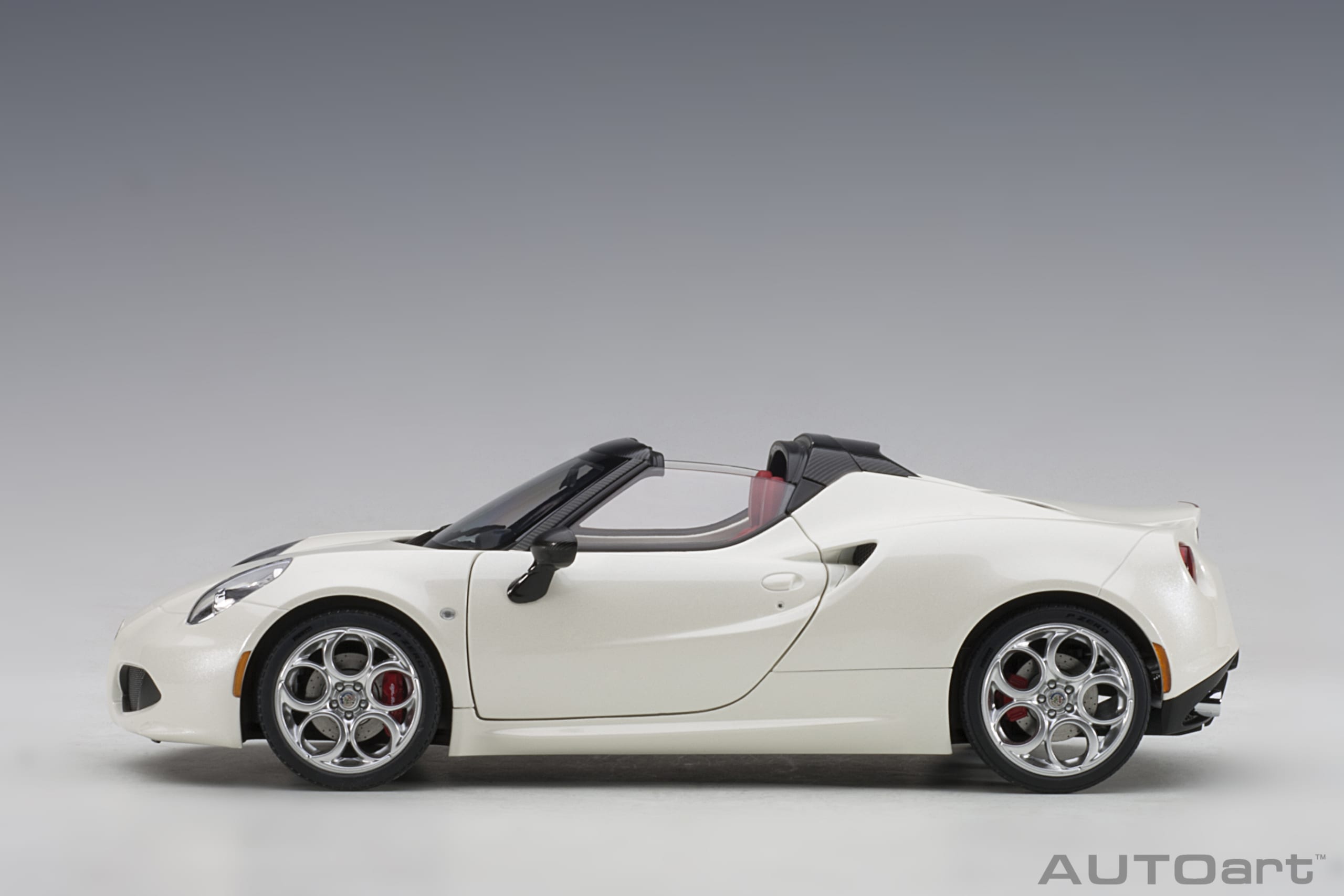 AUTOart 1:18 Alfa Romeo 4C Spider White 70141