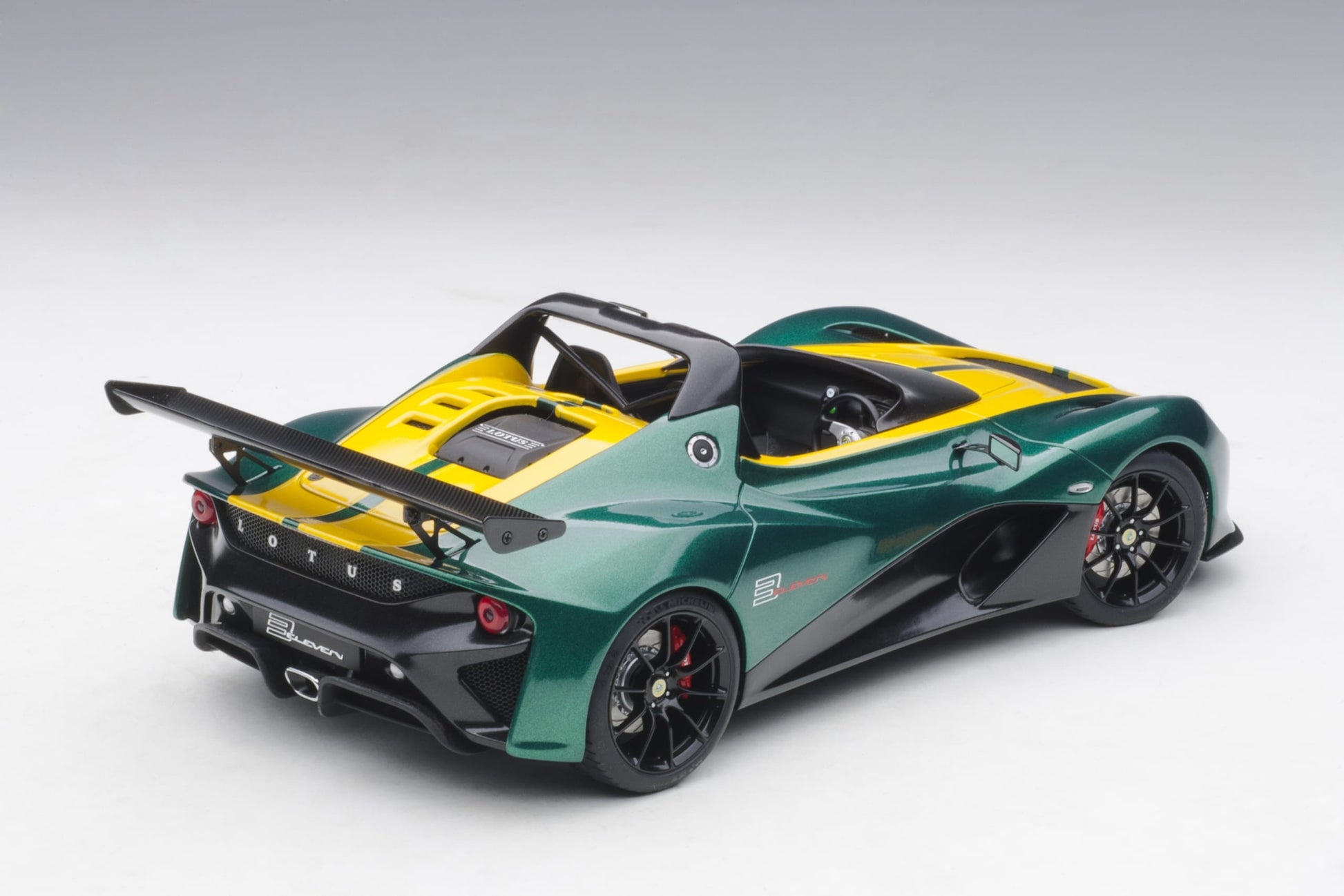 AUTOart 1:18 Lotus 3-Eleven (Green with Yellow stripes) 75392